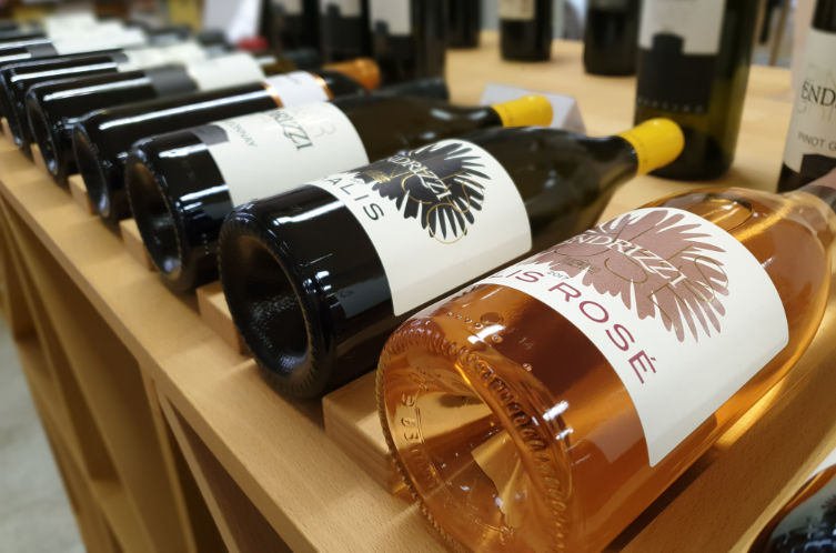 Delikatessen Weine und Spirituosen im Cotonea Outlet in Bempflingen